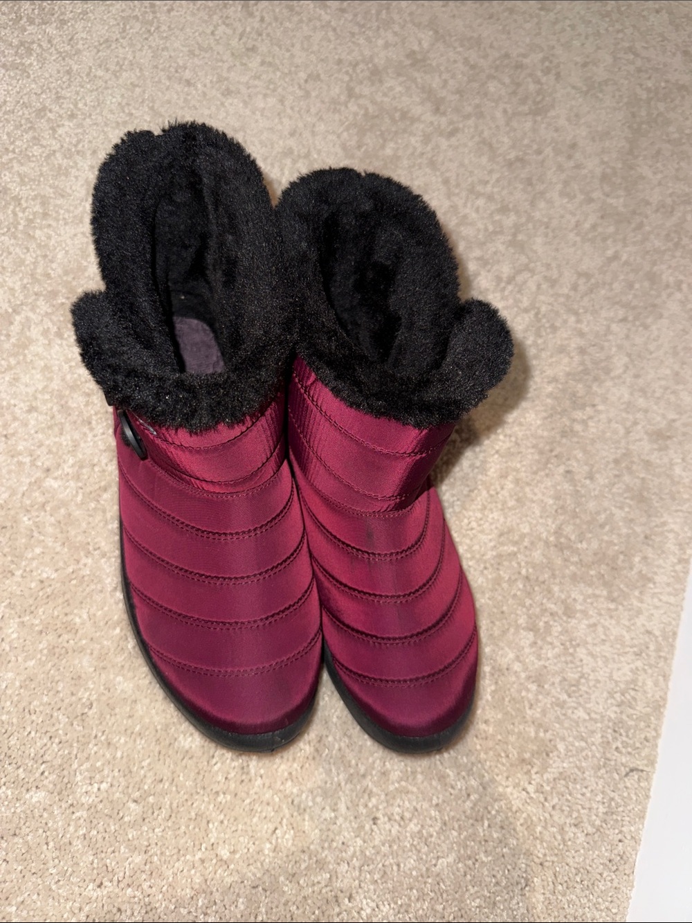 Women’s Cozy Winter Ankle Boots in Burgundy